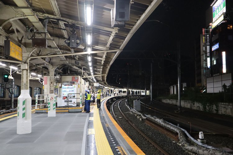 JR中央総武線飯田橋駅ホーム02