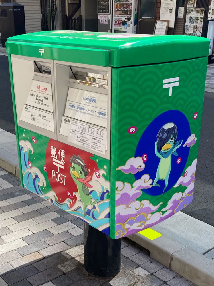 かっぱ橋に今月設置されたカッパグリーンのポスト（2021年）