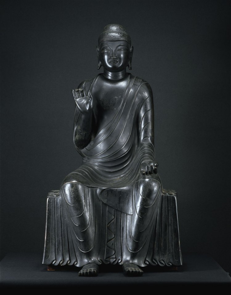 白鳳時代につくられた国宝・釈迦如来像。都内寺院唯一にして、東日本最古の国宝仏。