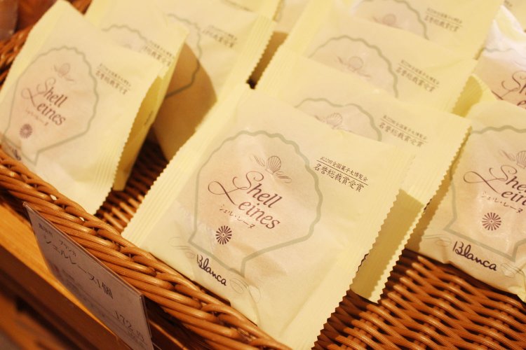 何の変哲も無い焼き菓子っぽいけれど。