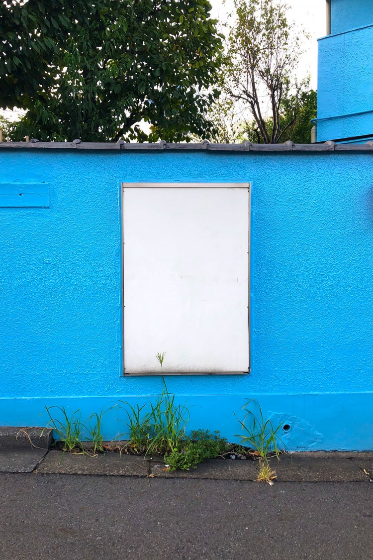 Sky camouflage house《空の色に似せた家》