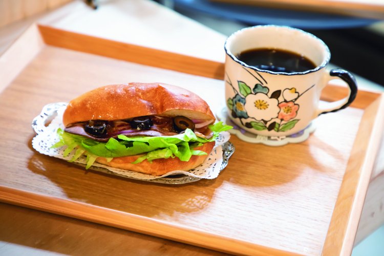 ローストビーフ・レタスサンドのモーニングセット350円。