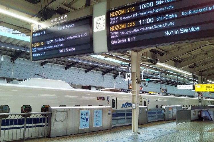 第43作で満男と泉ちゃんの出立シーンおよび寅さんの妄想の舞台となった東京駅東海道新幹線ホーム。当時の車両は0系だったけど、今やN700系。時代ですな。