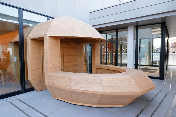 ミュージアム外では「木のロマンスカー」がお出迎え。