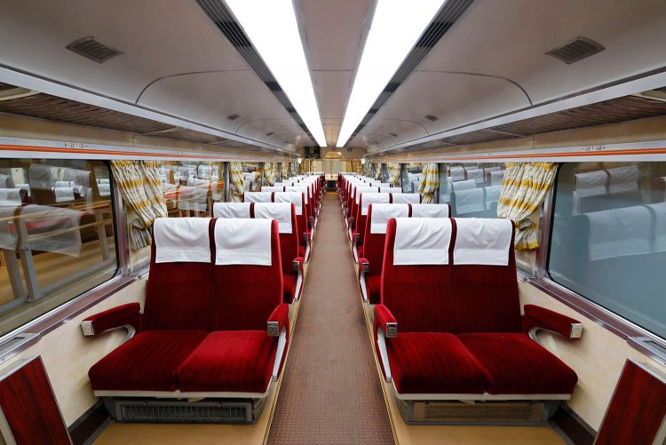 「NSE」は車内の見学も可能。