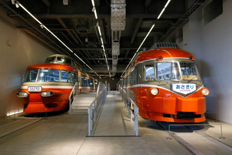 「SE」「NSE」は箱根湯本方と新宿方で先頭車のデザインが異なります。こちら側はデビュー後改造され、引退時の状態の先頭車になっています。僕の両車両のイメージはどちらかというとこっち。