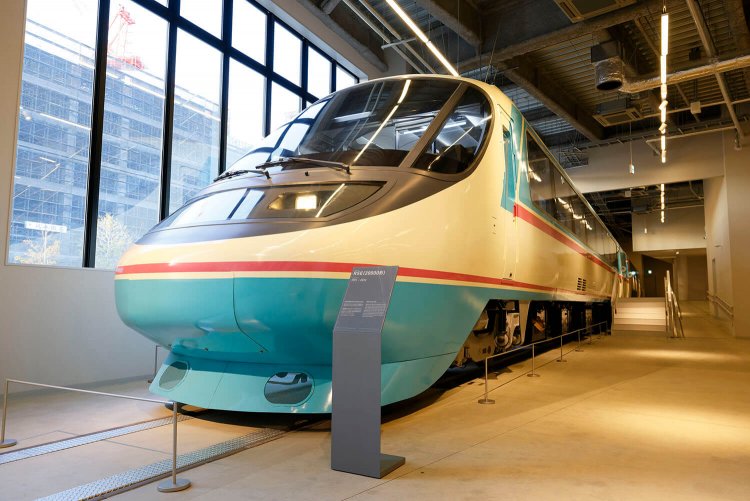 ロマンスカーファミリーでも特色の強い「RSE」。