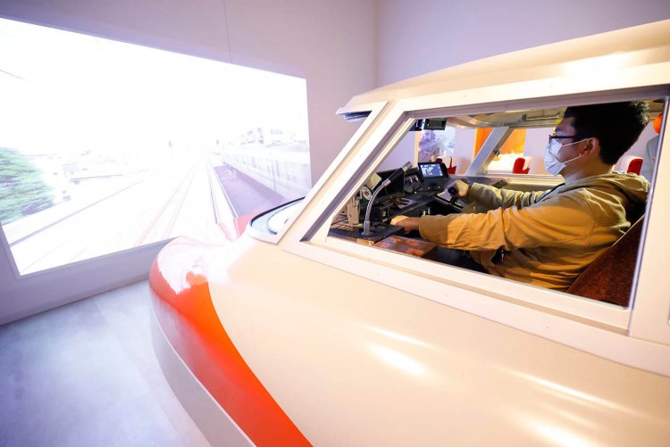 ついにロマンスカーの運転士に！　実はこの時、僕はガチで泣いてます。ああ、生きててよかった。鉄道カメラマンになってよかった……。