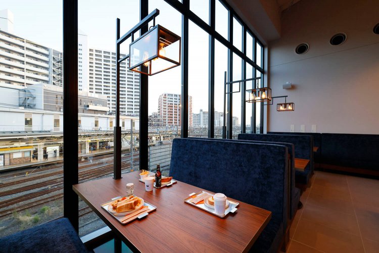 『ロマンスカーミュージアムクラブハウス』は入館者でなくても利用できる（2023年5月で閉店）。