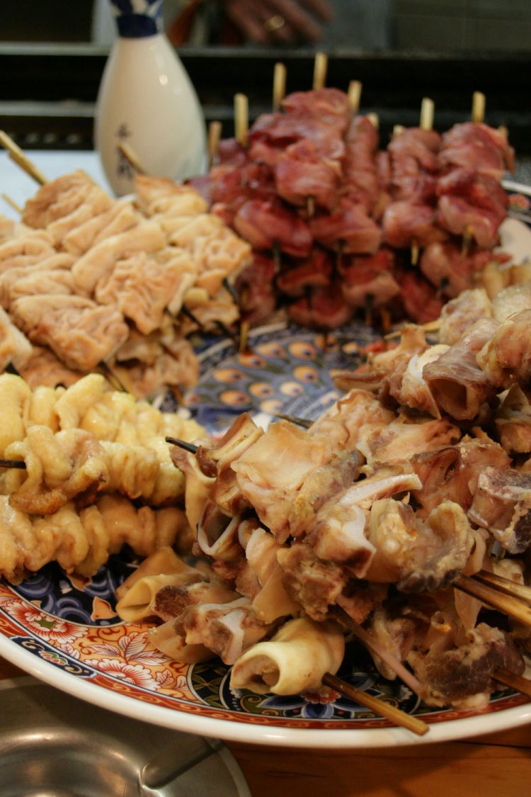 その日の串焼き類はカウンターに並ぶので、選びやすい。