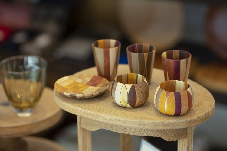 一つひとつ表情が異なるので、手に取ってこれぞという一つを探そう。