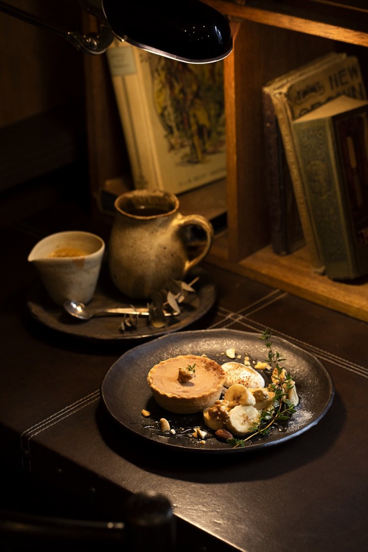 焼き林檎のキッシュ 600円、レモネードティー 630円。