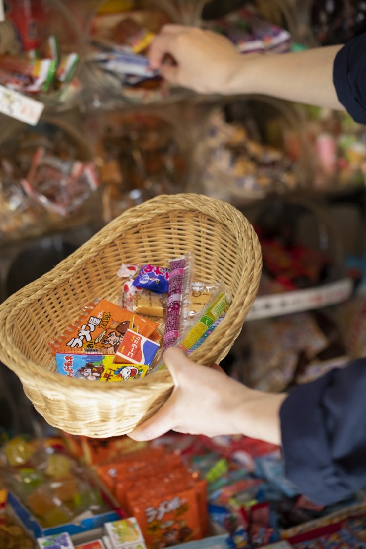 昔懐かしい商品から初めて見る新作まで駄菓子を大人買い！