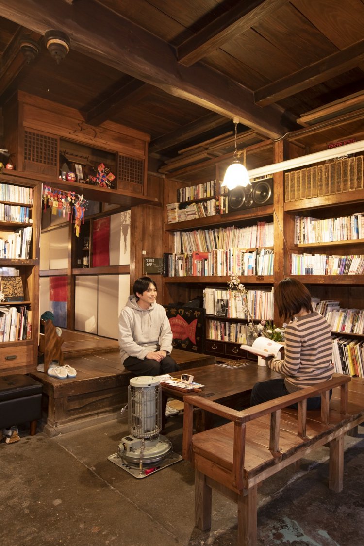 最近は、町づくりに興味のある若者がミネさんに会いにやってくる。