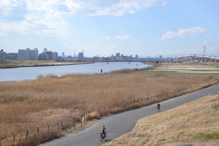 この荒川は大正2年（1913）から17年かけて掘られた人工の放水路。当然、芭蕉はこの川を目にはしていない