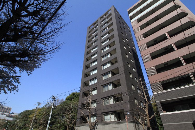 1フロア2戸で、最上階は1戸、全戸が南向き角部屋と独立性が保たれている「Brillia護国寺富士見坂」。