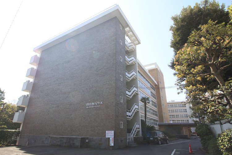 1962年築の「目白台ハウス」。眼下に江戸川公園を見渡せる。