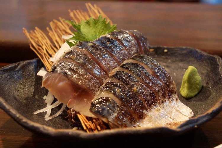 宮城県石巻産の金華〆サバ680円。