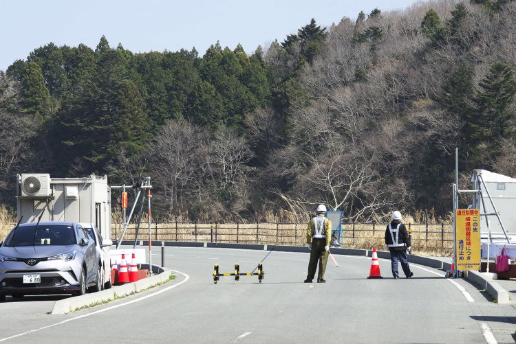 聖火リレーのスタート地点からコースとは逆向きに一本道を行くと、帰還困難区域のゲートで行き止まりとなった。