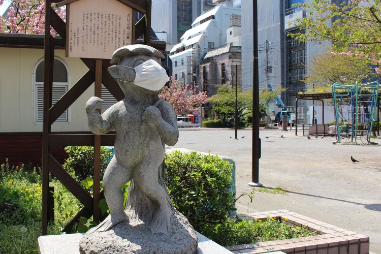 錦糸堀公園のカッパ像。マスクをしています。