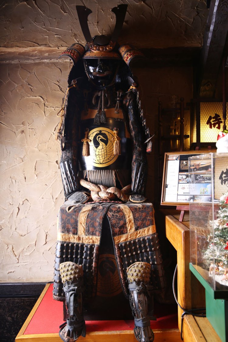かつては合気道の道場に鎮座していた甲冑。