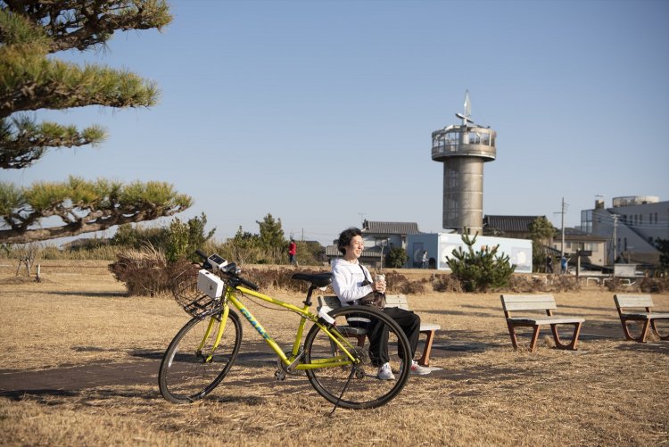 天王崎公園で休憩を。展望塔兼トイレの「風の塔」が目印だ。