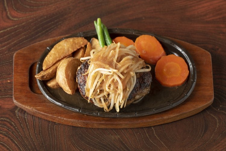 和風ハンバーグ935円。定食にするなら1200円だ。