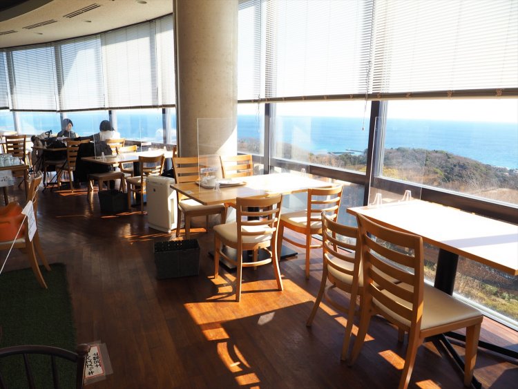 展望のいい店内。