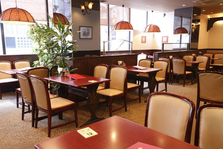 創業は1963年。街の変遷を見つめ、六本木を愛する人々とともに歩んできた老舗。