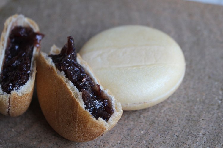 万年最中1個180円。