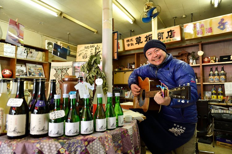 酔いが回ってきたら弾いちゃいますよ～。