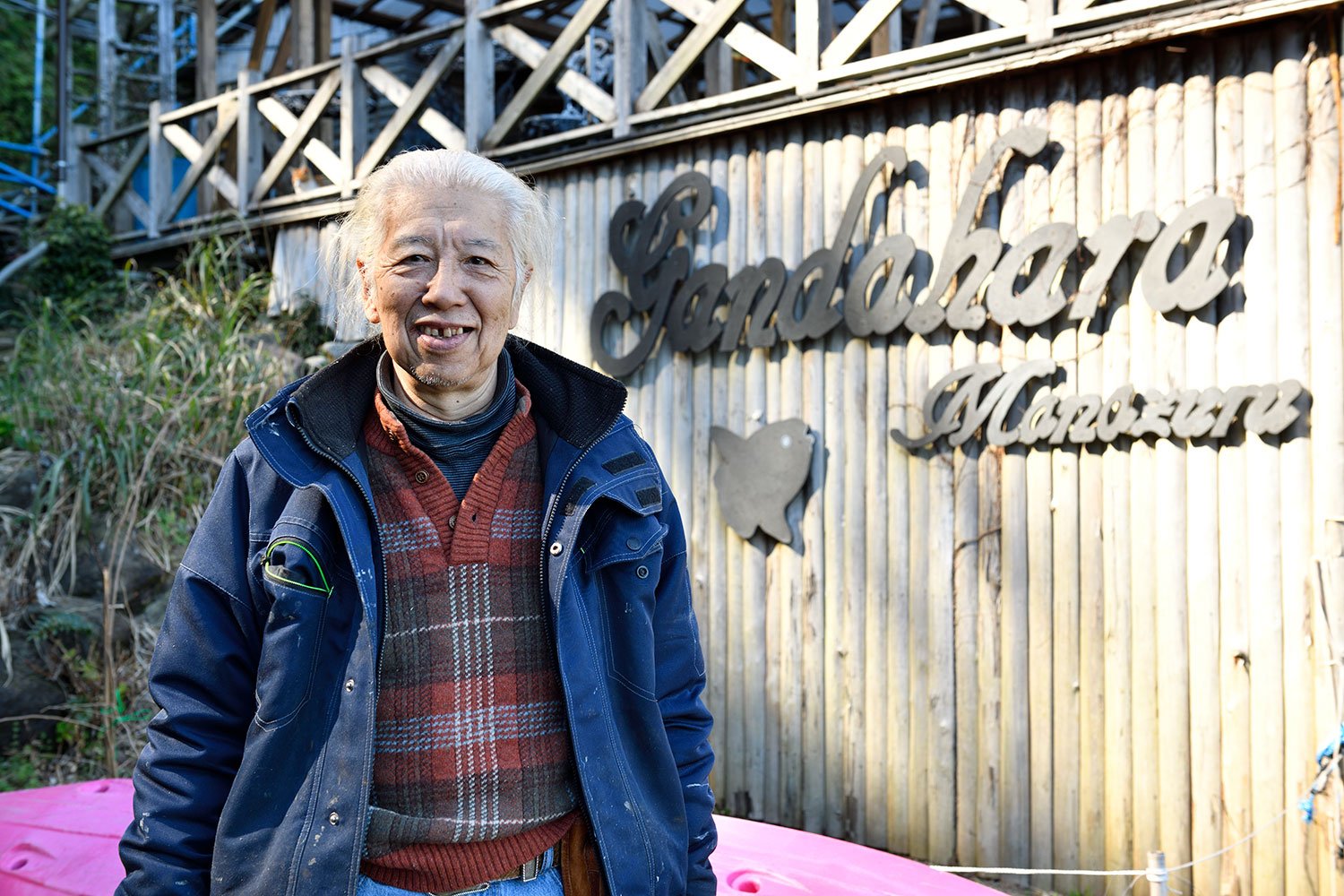 代表の岩間浩造さん。「俺は寂しがり屋だからソロキャンプなんて無理だね。ガハハ!」。
