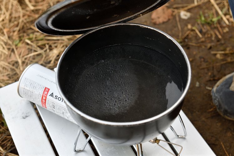 30秒ほど煮沸して殺菌し、冷ます。