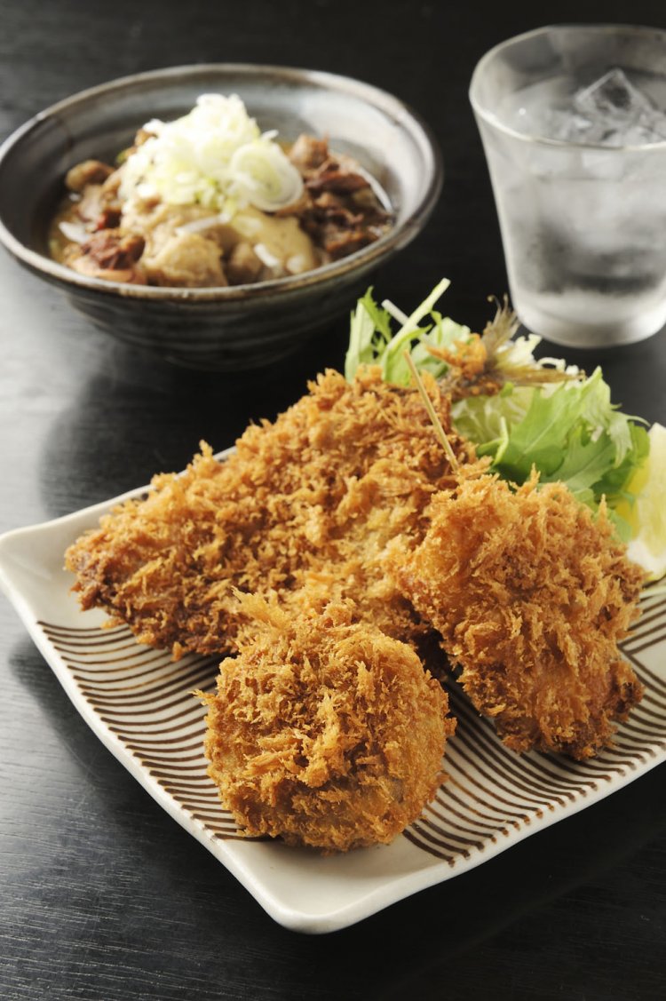 コロッケ220円。アジフライは605円。