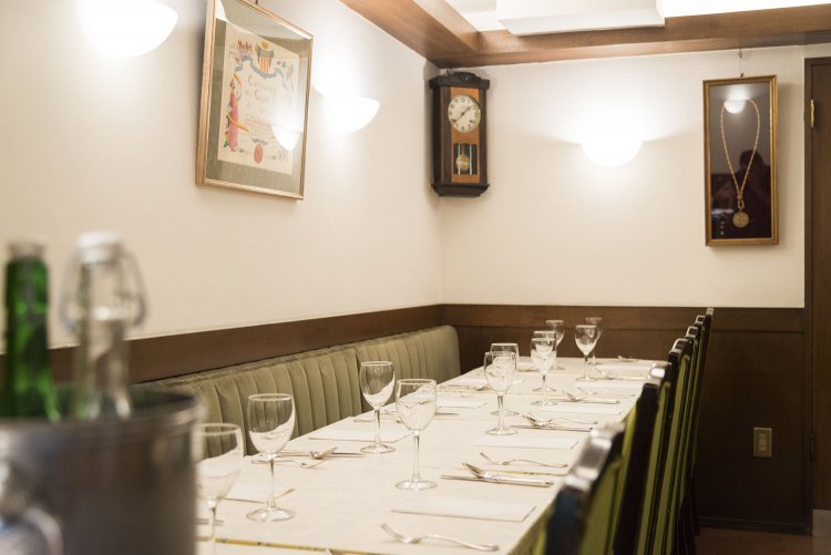 昭和40年創業の品のある店内。