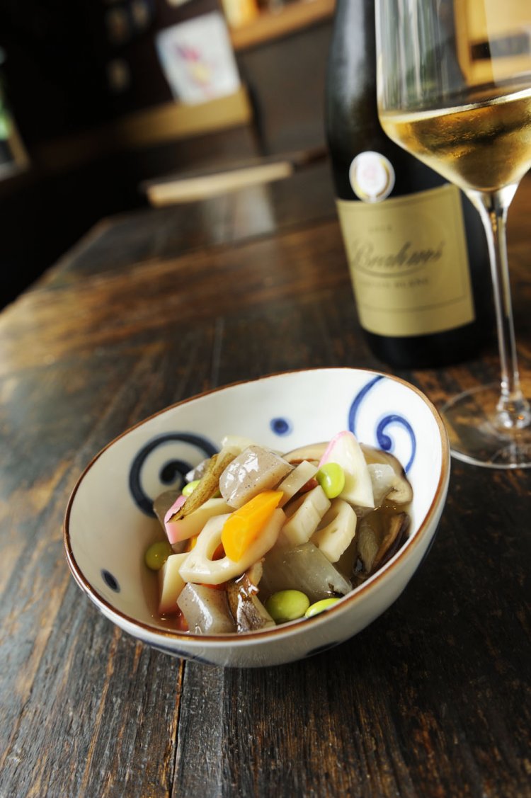 冷やしのっぺ600円。グラスワイン600円～。