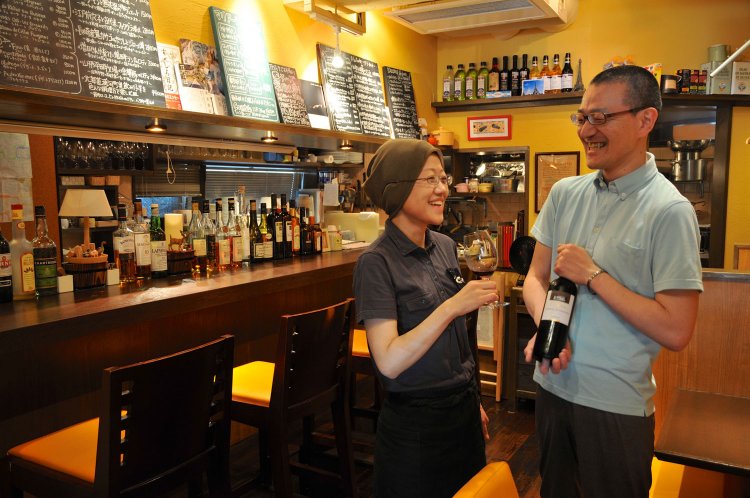 「目と目が合うとケンカしちゃうかも」と楽しそうに笑う。