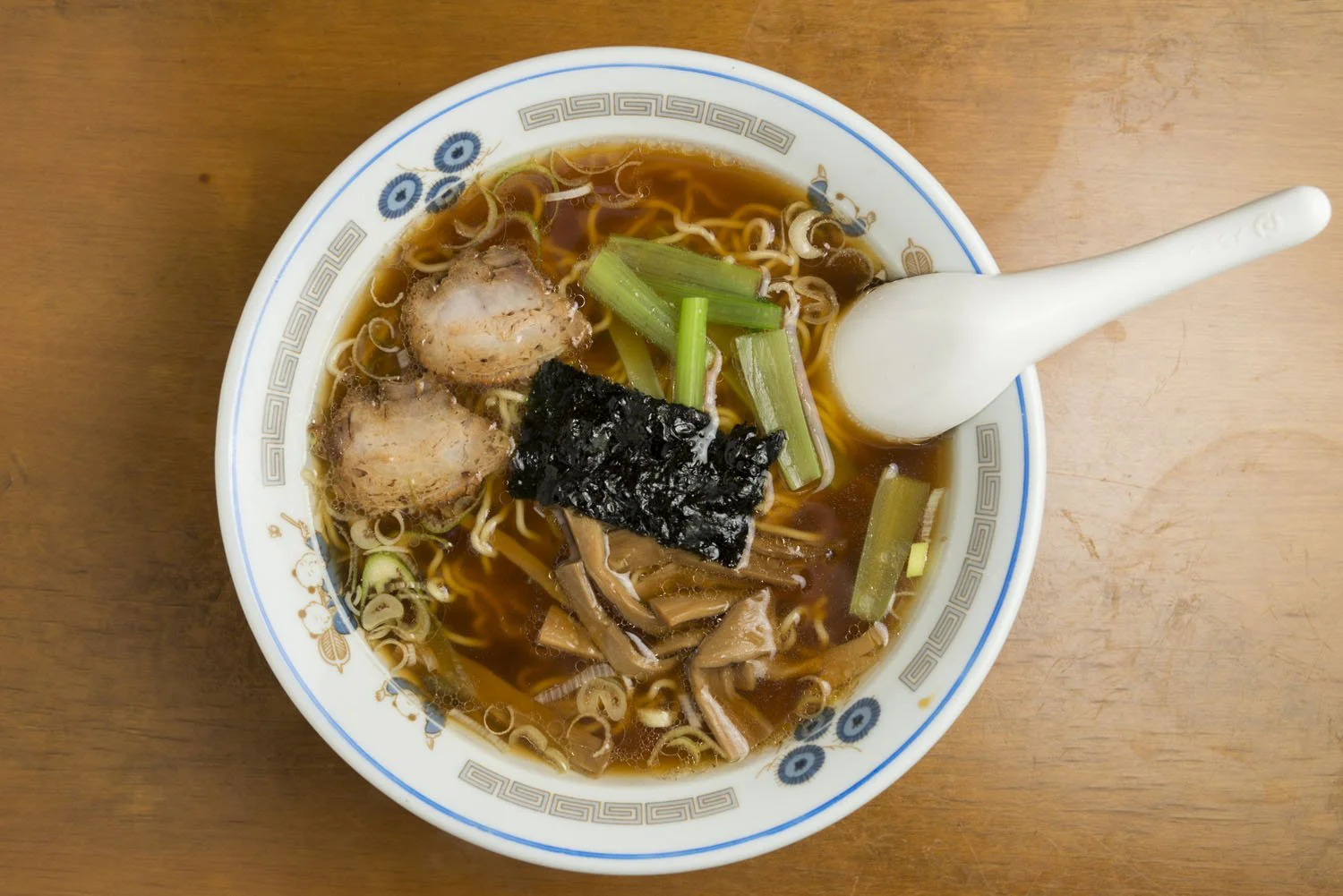 王道 の一杯 東京都内の 懐かしい醤油ラーメンに出合える5店 さんたつ By 散歩の達人