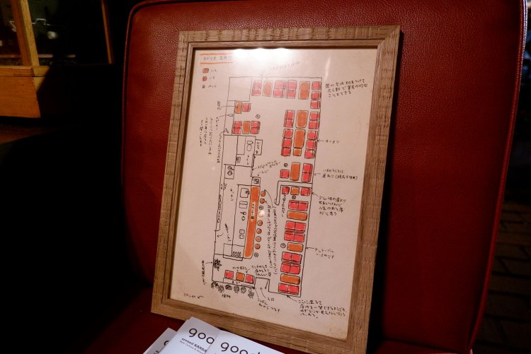 店内の一角には手書きの店内図も。