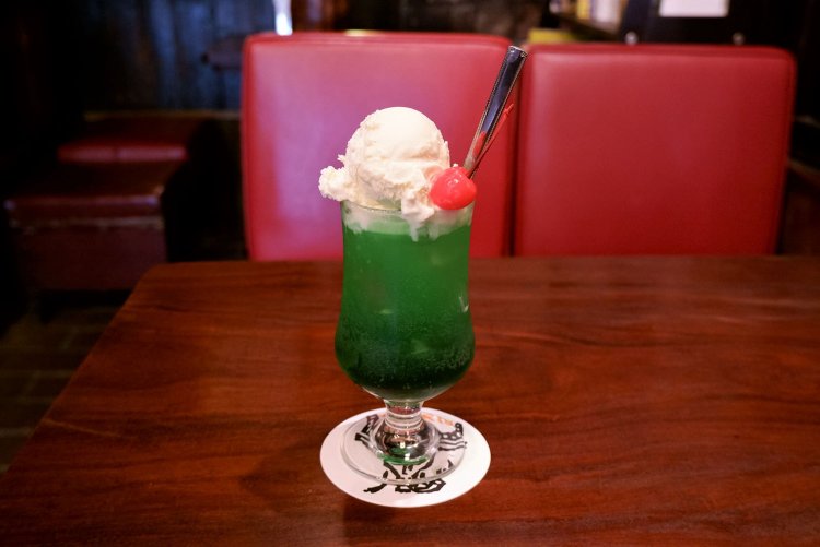 クリームソーダ750円。若年層のお客さんから大人気。