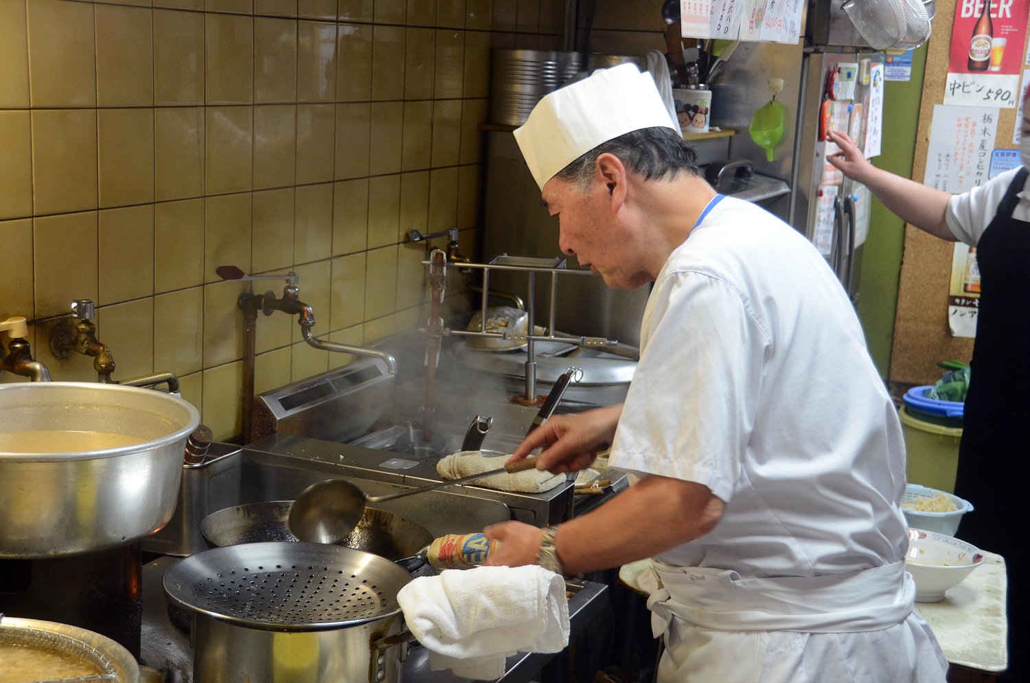 青柳さんが中華鍋を華麗に振る姿はもはや荻窪の風景のひとつに。