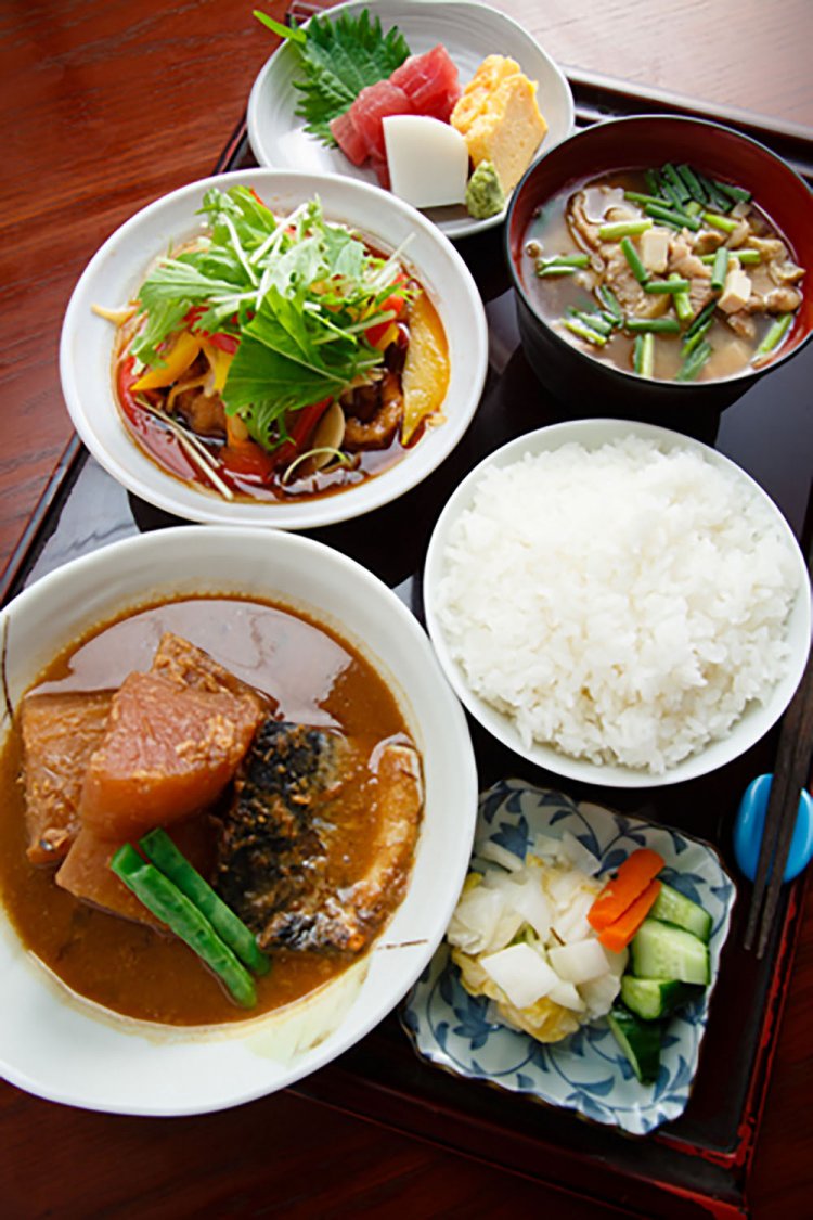 ランチ45食限定のさくら定食950円。