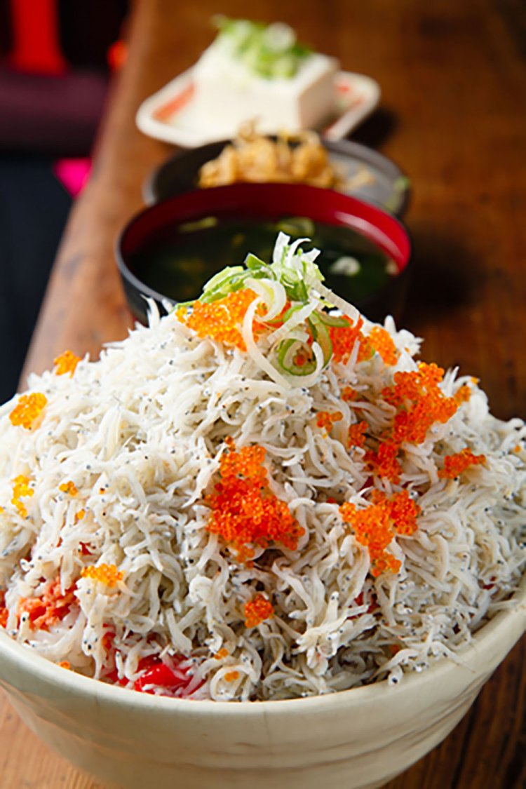 さらさら丼900円を＋100円で大盛りに。