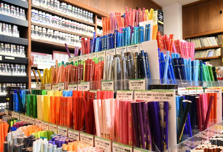 色鉛筆88円～。