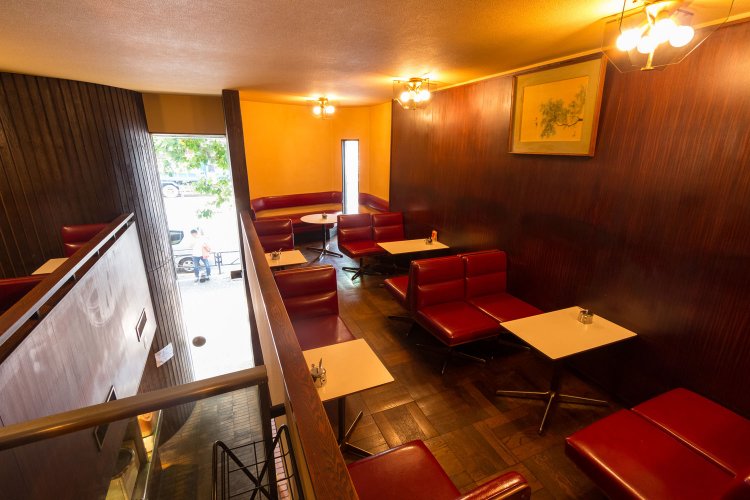 吹き抜け両端の2階席。