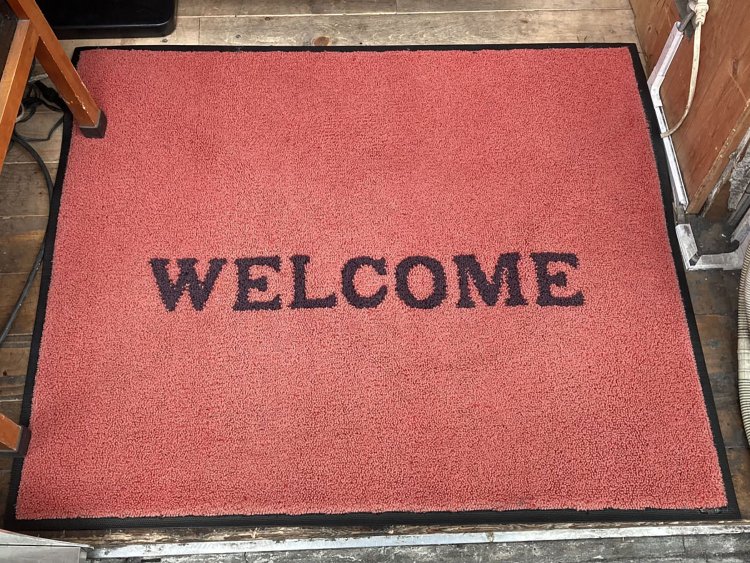 赤羽のタイ料理店。シンプルなデザイン。