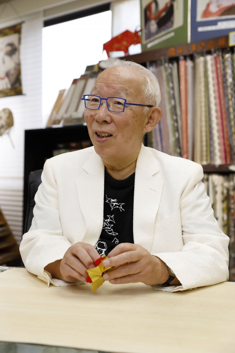 折り目は適当でOK。「その方が個性が出ていいんです」。