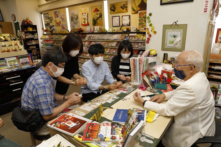 ショップ片隅では不定期でデモンストレーションが行われる。