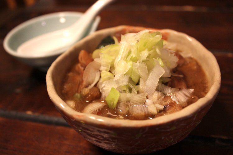 もつ煮込み429円。