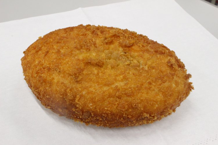 牛肉たっぷりカレーパン194円。は人気ナンバーワン